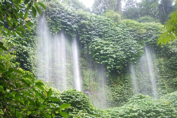 Benang Kelambu & Stokel Cascate e Handweaving Village Tour