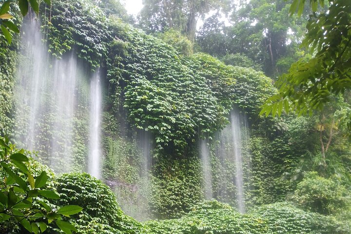 Benang Kelambu & Stokel Cascate e Handweaving Village Tour