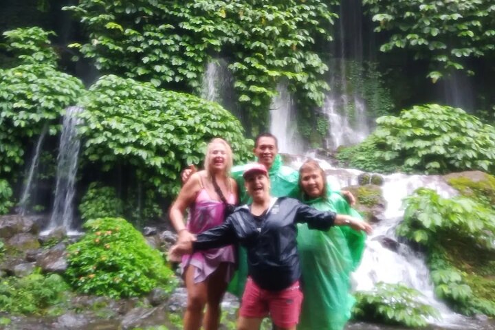 Benang Kelambu & Stokel Cascate e Handweaving Village Tour