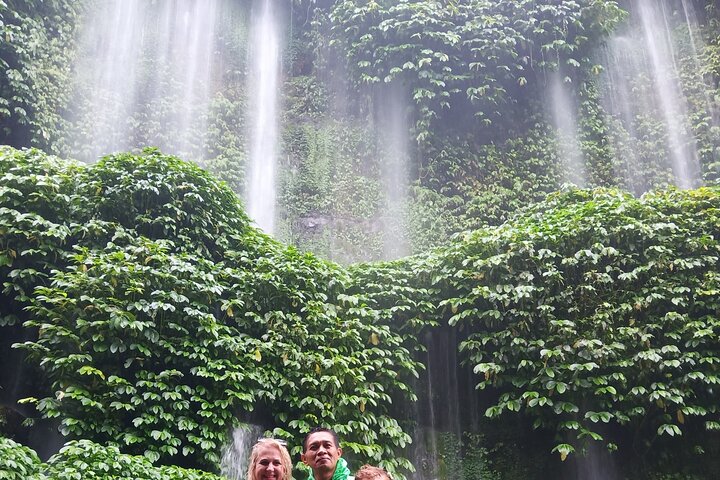 Benang Kelambu & Stokel Cascate e Handweaving Village Tour