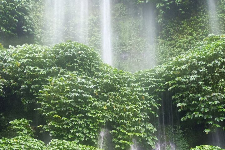 Benang Kelambu & Stokel Cascate e Handweaving Village Tour