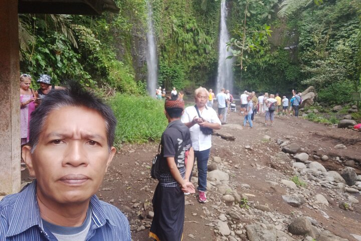 Benang Kelambu & Stokel Cascate e Handweaving Village Tour