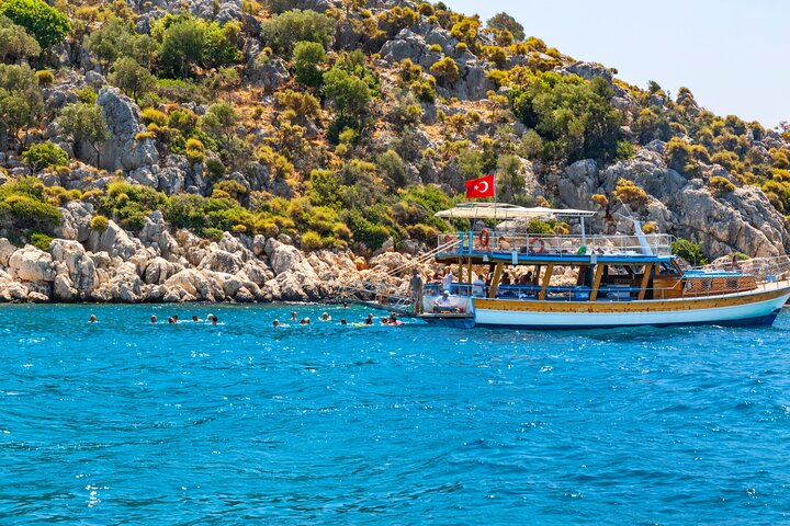 Antalya: Autobús panorámico con excursión en barco de 1 hora incl. Almuerzo