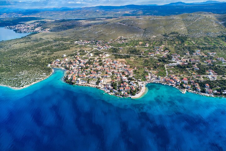 Passeio de barco privado nadar e relaxar em cristal azul Šibenik meio dia