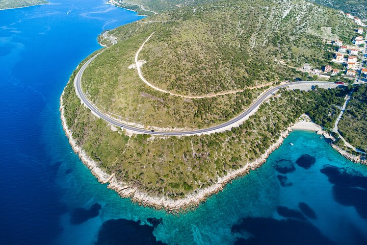 Passeio de barco privado nadar e relaxar em cristal azul Šibenik meio dia