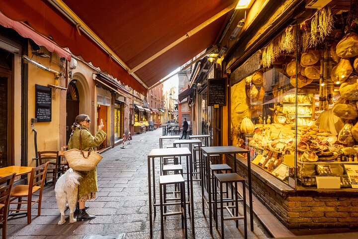 Bologna Kleingruppen-Speisentour mit Vollverpflegung & lokalem Food Experten