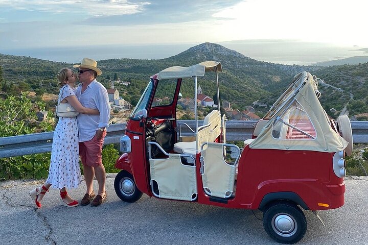 Hidden Hvar Eco Tuk Tuk Tour: Campos de Lavanda, Aldeias e Vistas
