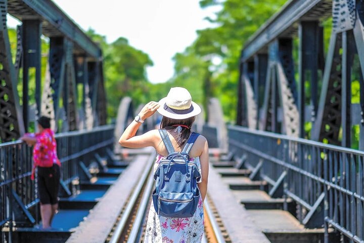 Erawan vandfald og togtur fra Kanchanaburi – hel dag