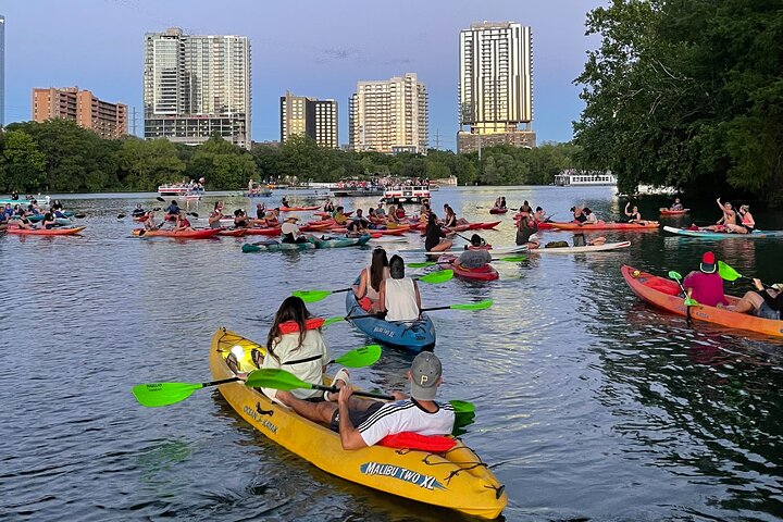 Downtown Austin Sunset Kayak Tour met 1,5 miljoen vleermuizen