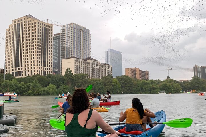 Downtown Austin Sunset Kayak Tour met 1,5 miljoen vleermuizen