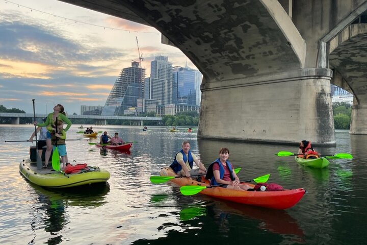 Downtown Austin Sunset Kayak Tour met 1,5 miljoen vleermuizen