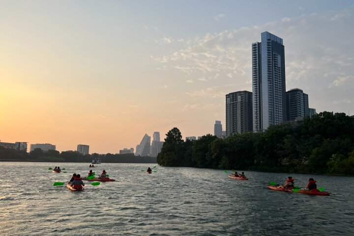 Downtown Austin Sunset Kayak Tour met 1,5 miljoen vleermuizen