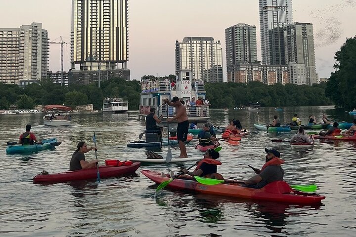 Downtown Austin Sunset Kayak Tour met 1,5 miljoen vleermuizen