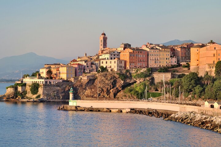 Privat anpassad rundtur med en lokal guide i Bastia