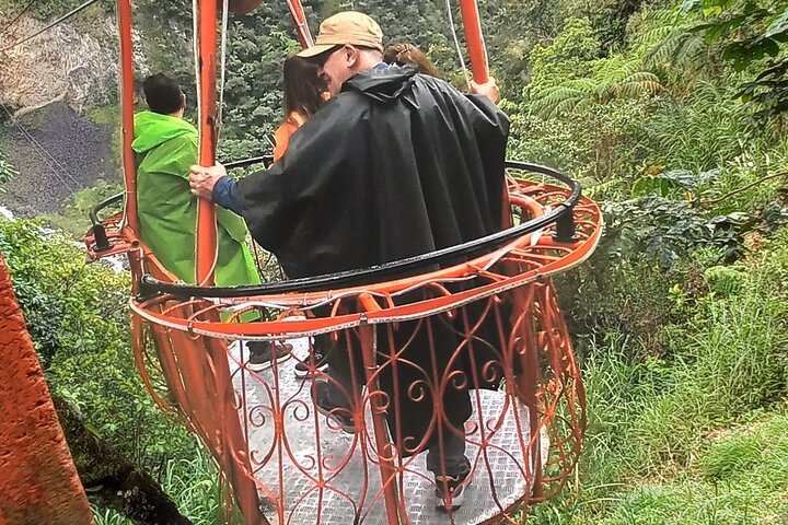 Amazon Jungle & Baños Adventure City: 4 dias de natureza e vida selvagem