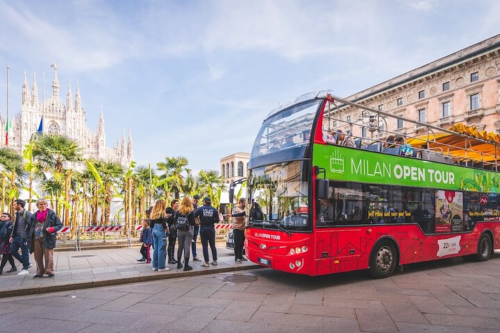 Milán superahorro: Entrada Evite las colas al Duomo y visita guiada a la terraza