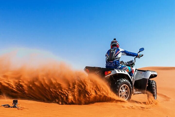 VIP Ørken Safari i Dubai med Quad Bike, Kamel og BBQ Buffet Middag