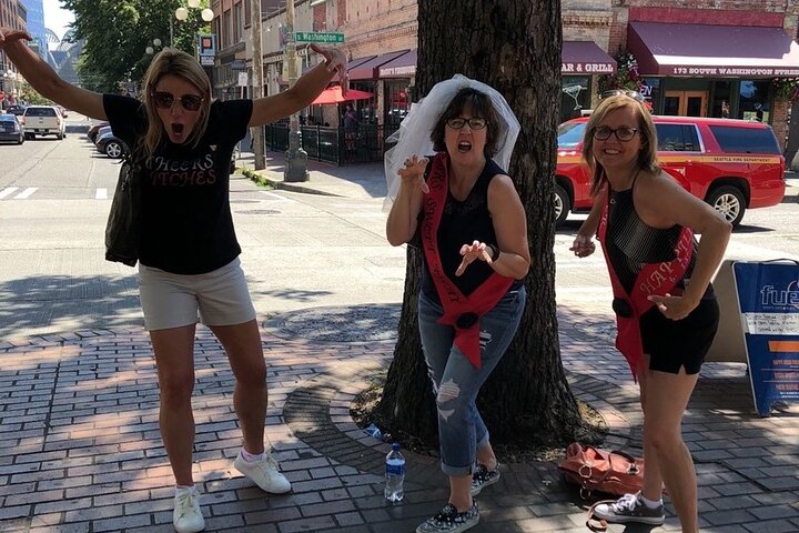 Excursión de búsqueda del tesoro en la ciudad de Santa María por Zombie Scavengers