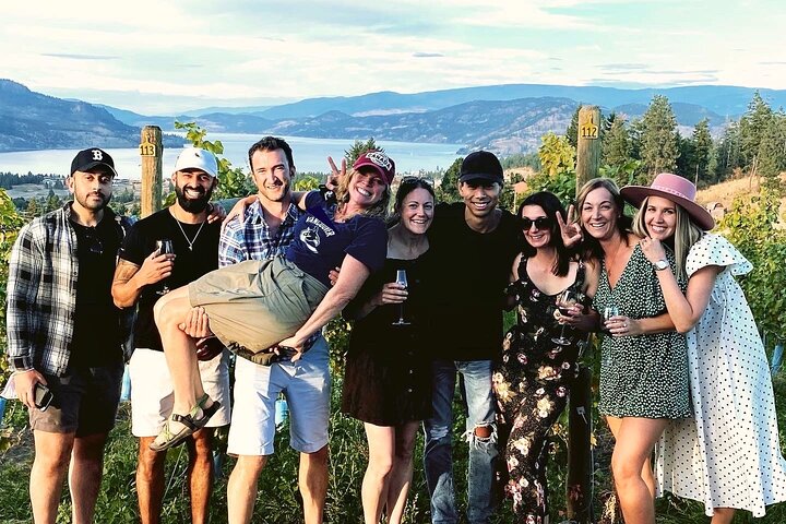 West Kelowna con Guida turistica del vino, Cherry! Tour pomeridiani.
