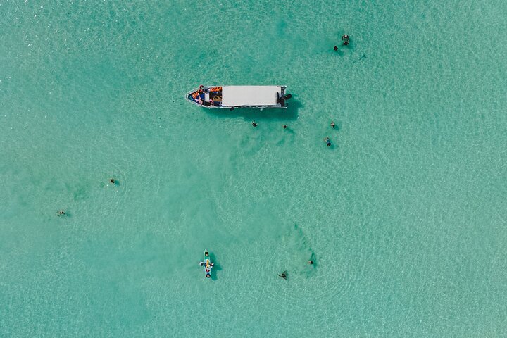 Tour en barco por la laguna de Bacalar con barra libre y aperitivos