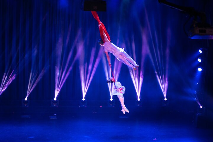 Acrobati straordinari: grande spettacolo del circo di Shanghai a Branson