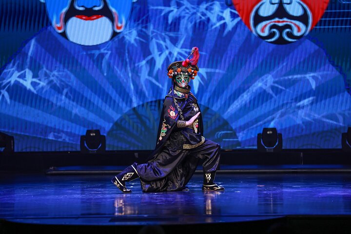 Acrobati straordinari: grande spettacolo del circo di Shanghai a Branson