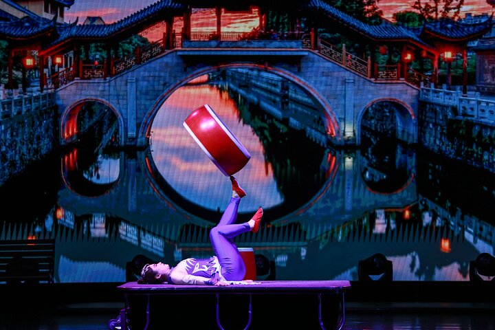 Acrobati straordinari: grande spettacolo del circo di Shanghai a Branson