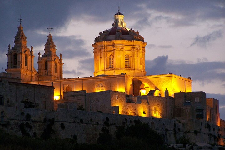 Tour nocturno guiado por el paseo marítimo de La Valeta, Mdina y Rabat