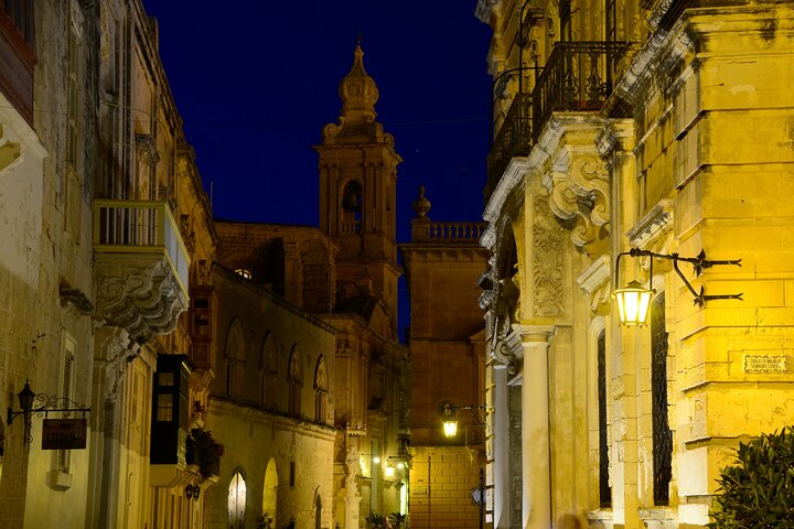 Tour nocturno guiado por el paseo marítimo de La Valeta, Mdina y Rabat