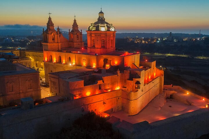 Tour nocturno guiado por el paseo marítimo de La Valeta, Mdina y Rabat