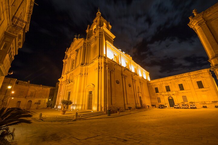 Tour nocturno guiado por el paseo marítimo de La Valeta, Mdina y Rabat