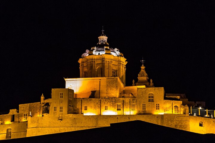 Tour nocturno guiado por el paseo marítimo de La Valeta, Mdina y Rabat