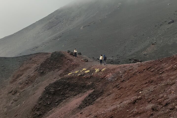 Etna Jeep Offroad-tur: Lavastrømme, Etna-vine, frokost i 2000 meters højde