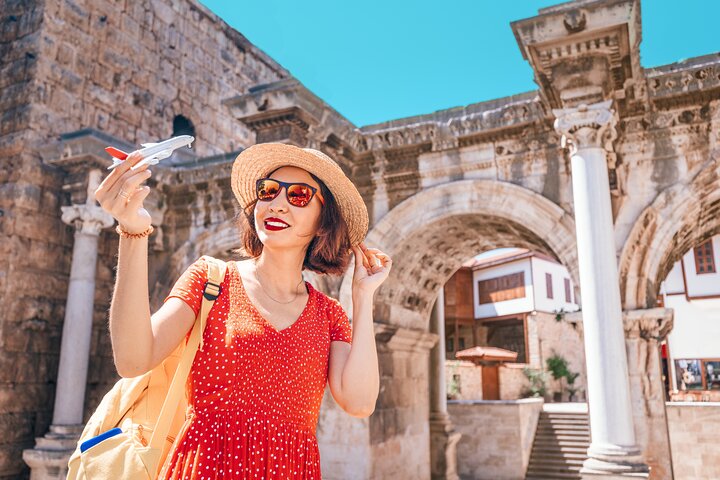 Antalya: Autobús panorámico con excursión en barco de 1 hora incl. Almuerzo
