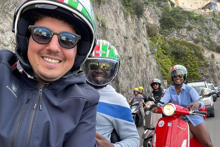 Autentisk Vespa Tour af Amalfikysten Positano og Ravello besøg