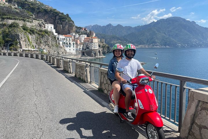 Autentisk Vespa Tour af Amalfikysten Positano og Ravello besøg