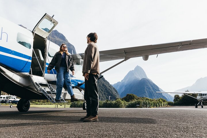 Milford Sound Flight and Cruise Tour from Queenstown