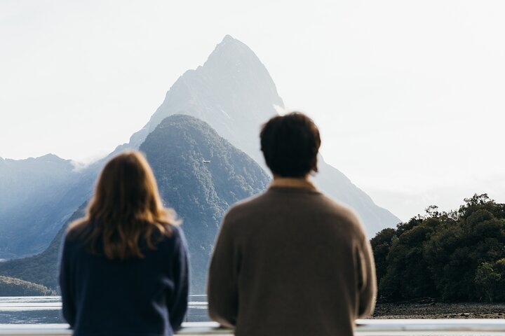 Milford Sound Flight and Cruise Tour from Queenstown