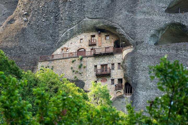 Athens: Meteora Monasteries Tour, Caves, Beachfront Stops & Lunch