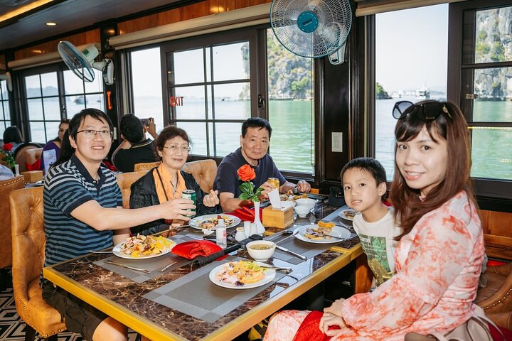 DELUXE Halong Bay Tagestour von Hanoi, täglich betrieben 2026 - 2027