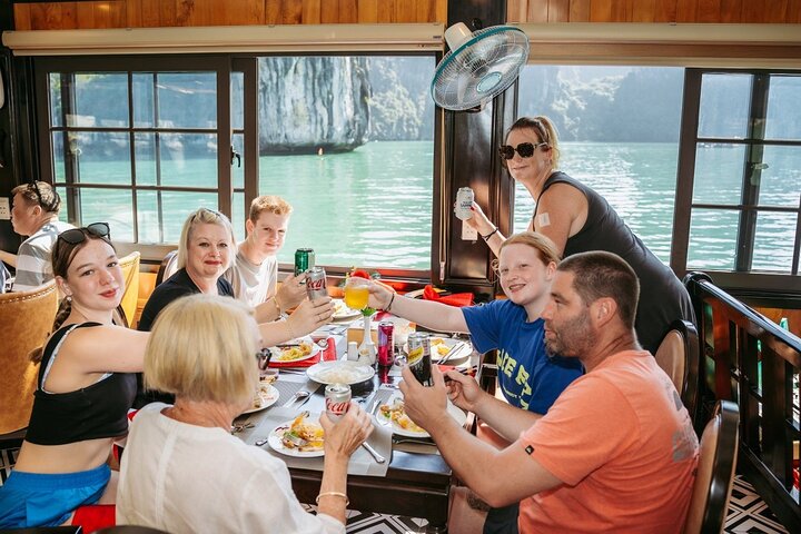 DELUXE Halong Bay Tagestour von Hanoi, täglich betrieben 2026 - 2027