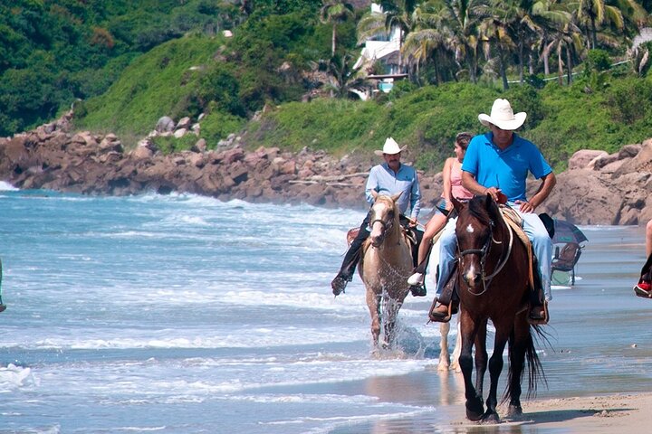 Ridning i Sayulita genom djungelstigar till stranden