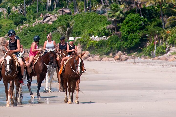 Ridning i Sayulita genom djungelstigar till stranden