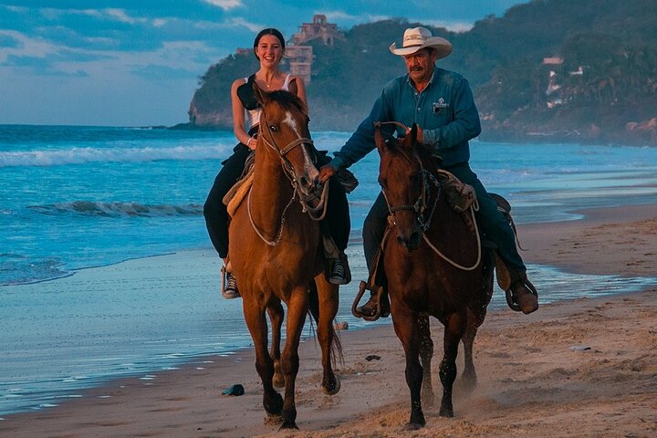 Ridning i Sayulita genom djungelstigar till stranden