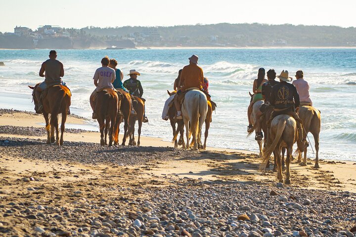 Ridning i Sayulita genom djungelstigar till stranden