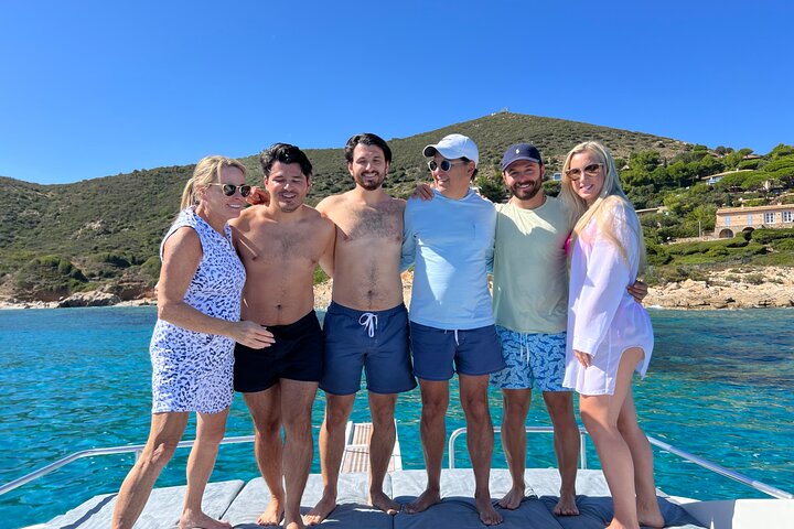 Alquiler de yate privado de medio día en nuestro Pershing 40 en Saint Tropez