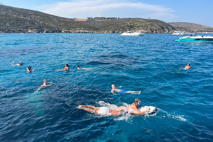 Alquiler de yate privado de medio día en nuestro Pershing 40 en Saint Tropez