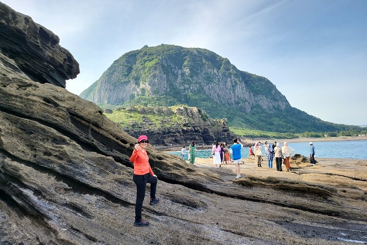 Passeio privado de um dia a leste, sul e oeste de todas as áreas da ilha de Jeju