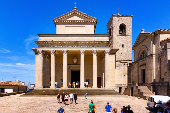Private Walking Tour in San Marino: Historic Towers