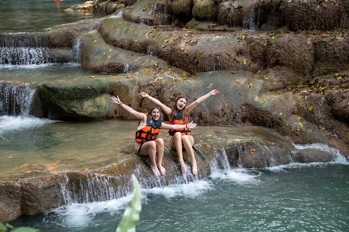Erawan vandfald og togtur fra Kanchanaburi – hel dag